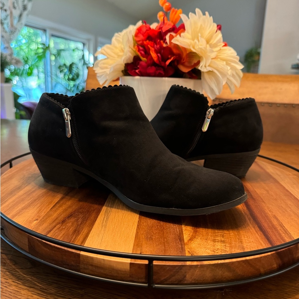 Torrid Size 11w Black Scalloped Ankle Bootie